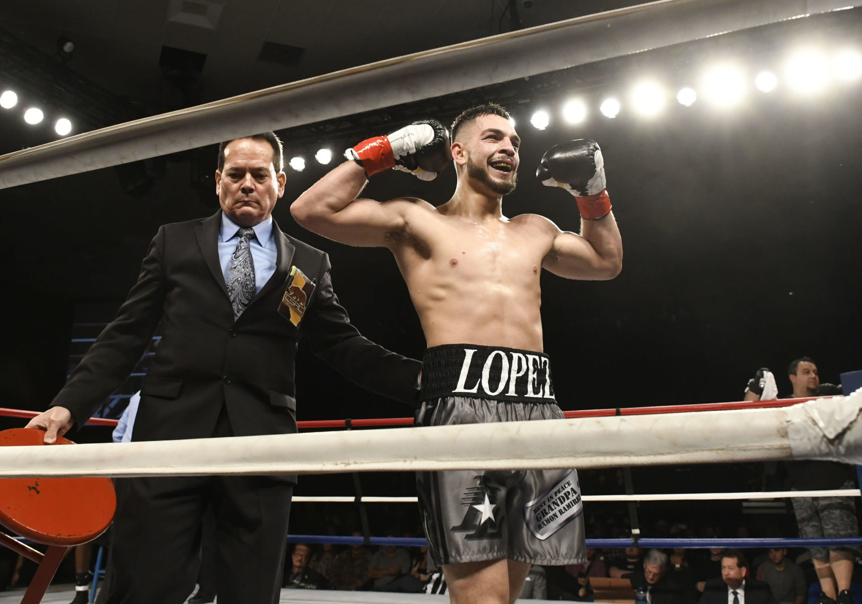 011020 WFC 120 boxing 29.jpg